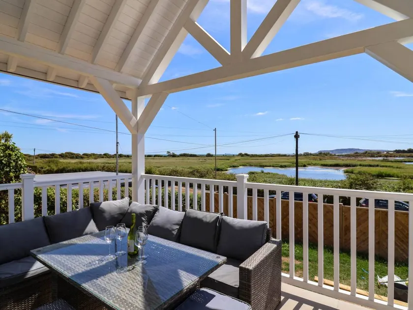 Family-oriented cottage with barbeque, garden & jacuzzi - Image 1