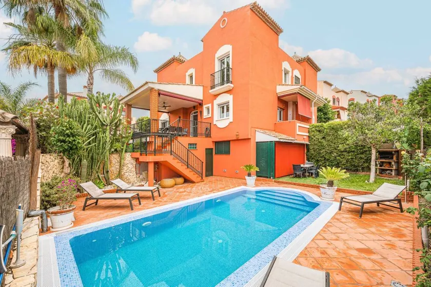 Villa 'Pareado Relax' with Sea View, Wi-Fi and Air Conditioning - Image 1