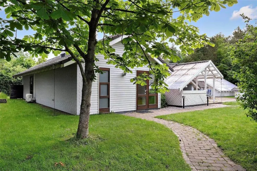 Fully equipped lovely holiday home with barbeque, pool & terrace | Pet-friendly - Image 1