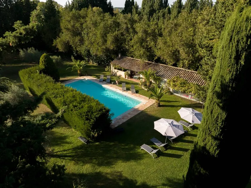 Fully equipped villa with jacuzzi, garden & BBQ | Garden view | Perfect for remote work - Image 1