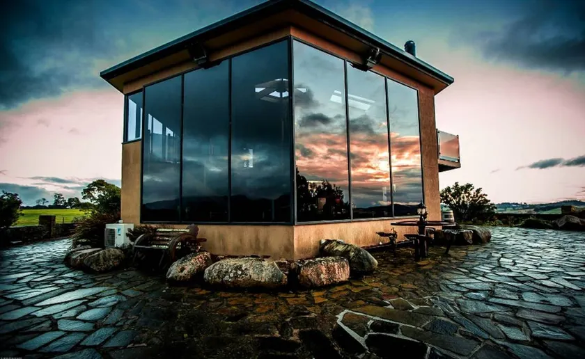 Luxury Cabin with Spa Amenities and Sublime Views near Sheffield, Tasmania - Image 1