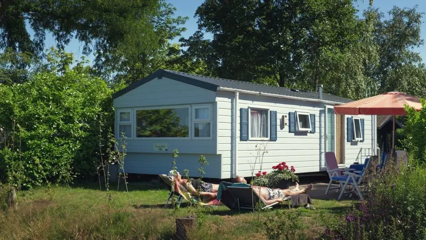Holiday home with terrace, garden & pool - Image 1