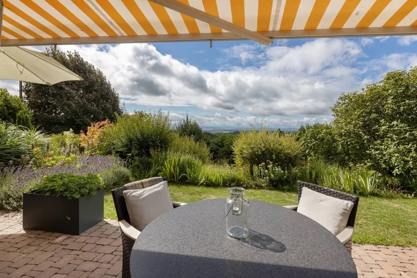 Flat with terrace, garden & BBQ | Mountain view - Image 1