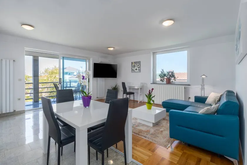 Fully equipped charming holiday apartment with terrace | Sea view | Beach nearby - Image 1