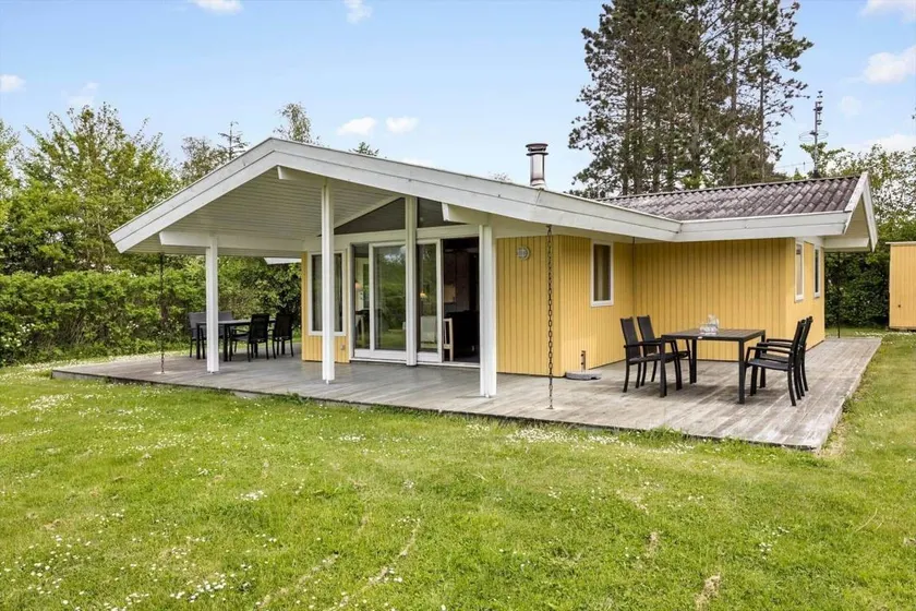Fully equipped holiday home with terrace, garden & barbeque | Dogs allowed - Image 1