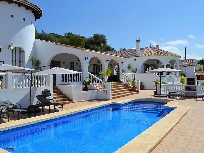 Voll ausgestattetes Ferienhaus mit privatem Pool, Terrasse und Garten - Image 1