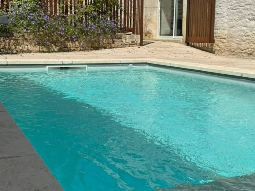 Family-friendly cottage with pool, air conditioning, and Wi-Fi in vineyards - Image 1