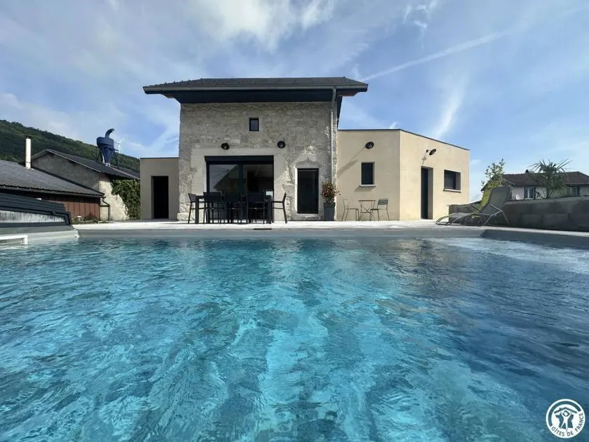 Gite with barbecue, pool & terrace - Image 1