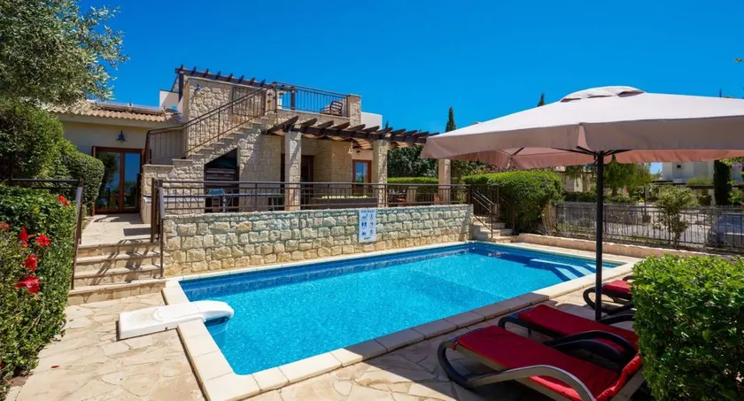 Villa con giardino, griglia e piscina privata - Image 1
