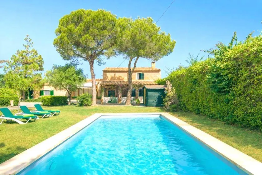 Family-oriented pleasant villa with terrace, private pool & BBQ - Image 1
