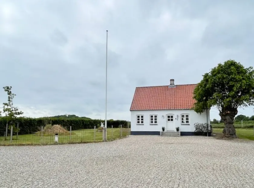 Family-friendly holiday home with terrace, garden & barbeque | Sea view | Pets allowed - Image 1