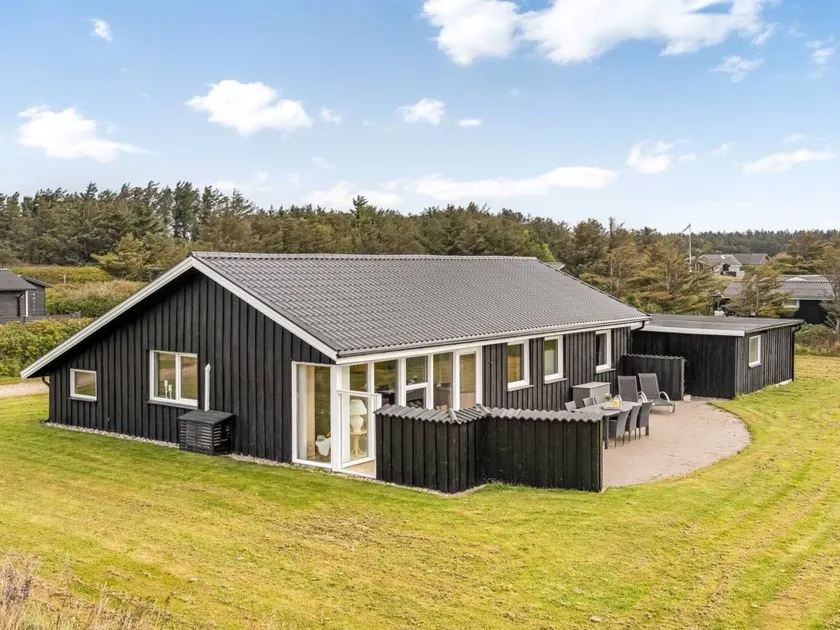 Family-friendly spacious house with sauna & terrace | Next to the beach | Dogs allowed - Image 1