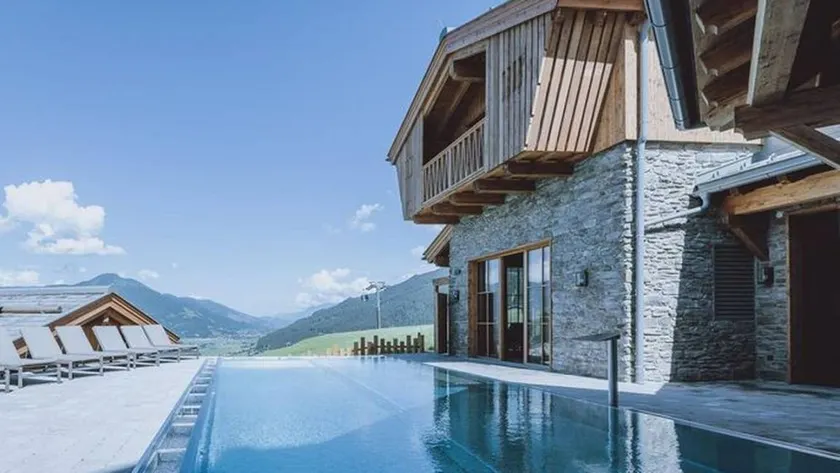 Apartment with terrace, garden & pool | Lake view | Perfect for remote work - Image 1