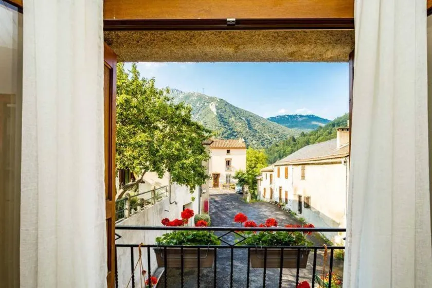 Cottage 'Le Boisset' with Mountain View, Private Terrace and Wi-Fi - Image 1
