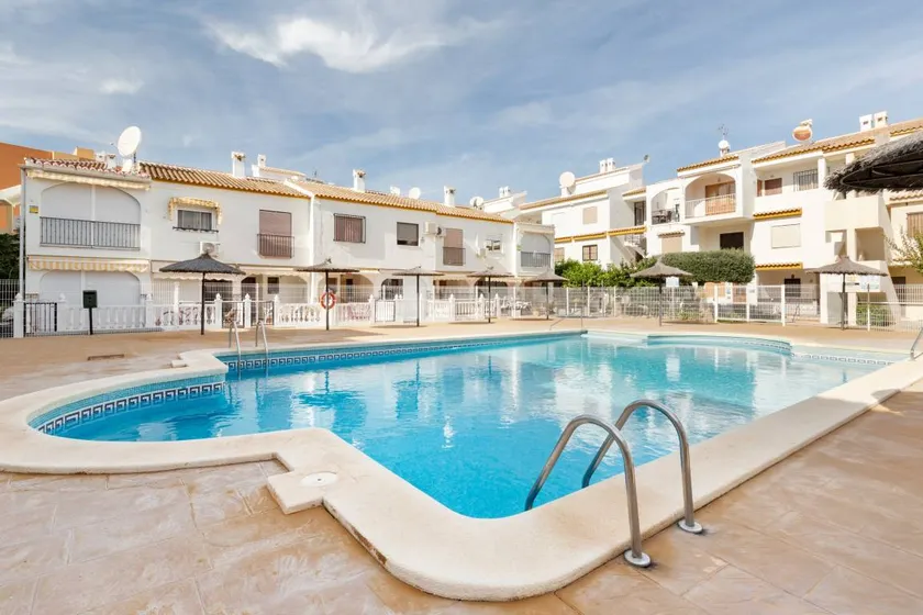 Apartment mit Garten, Terrasse und Pool | Gartenblick - Image 1