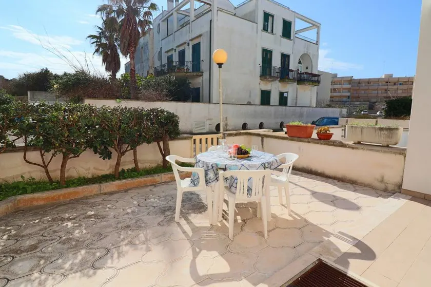 Apartment with garden | City view - Image 1