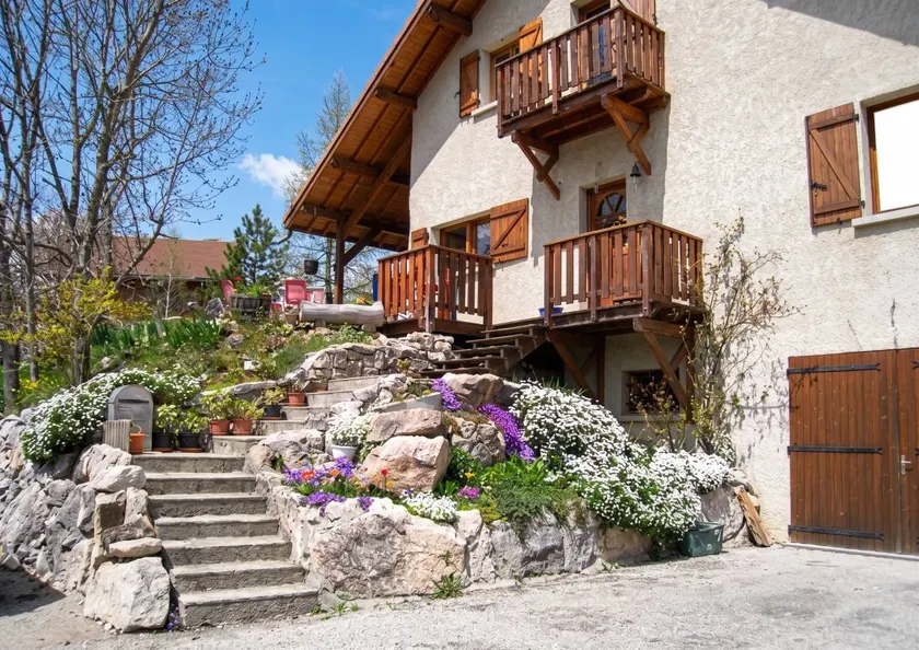 Flat with BBQ, garden & terrace | Mountain view - Image 1