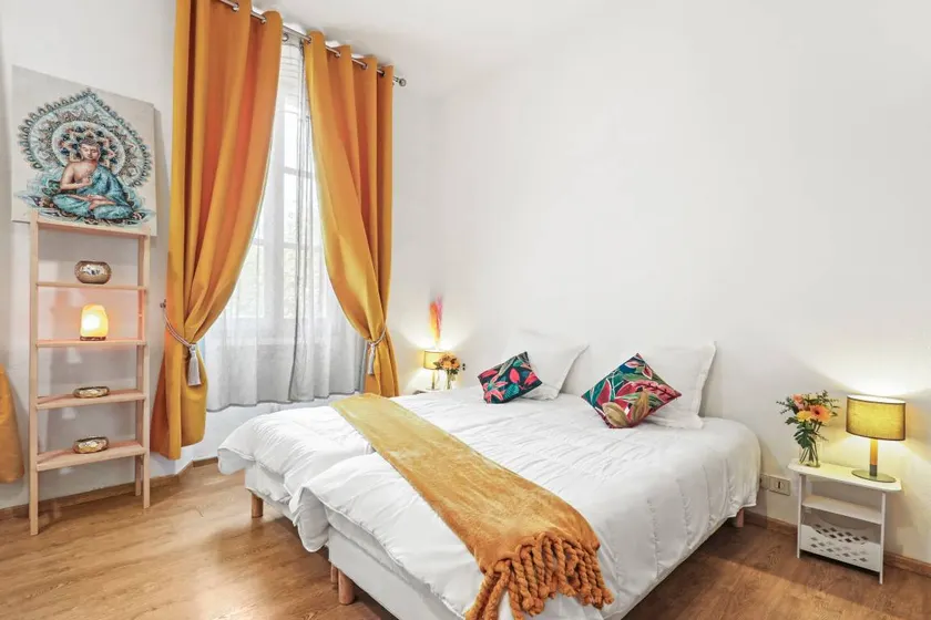 Guest House 'Soleil' with Shared Terrace and Wi-Fi - Image 1