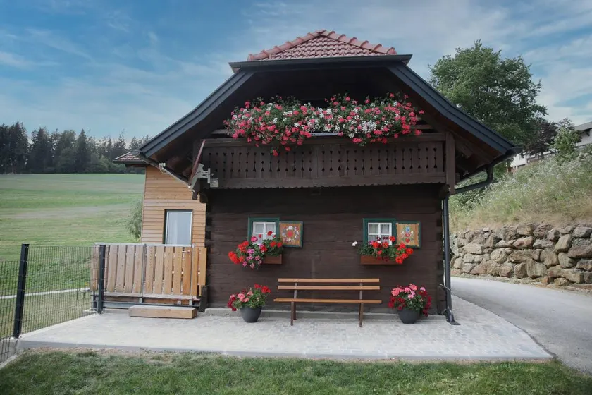 Holiday home with garden & terrace - Image 1
