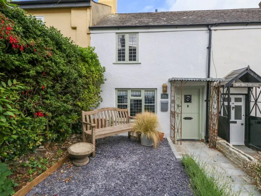 Cottage with garden & barbecue | Beach view - Image 1