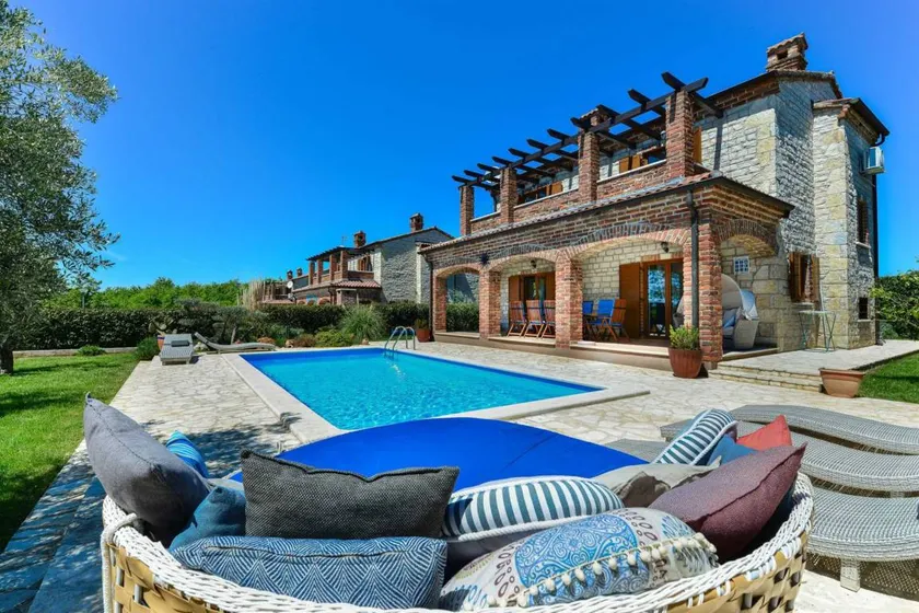 Villa with private pool, terrace & BBQ - Image 1