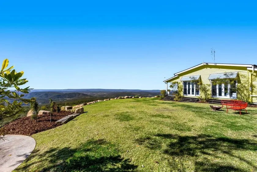 Charming Retro Cottage with Plunge Pool & Valley Views near Crows Nest, Queensland - Image 1