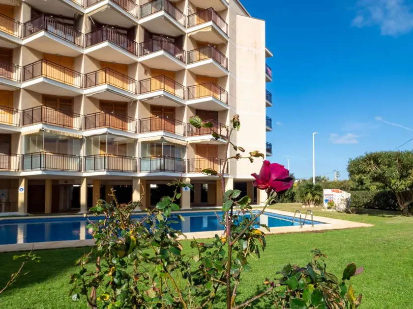 Fully equipped nice apartment with pool & garden | Sea view | Beach nearby - Image 1
