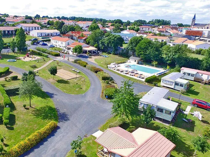 Mobilheim mit beheiztem Pool, Grill und Terrasse - Image 1