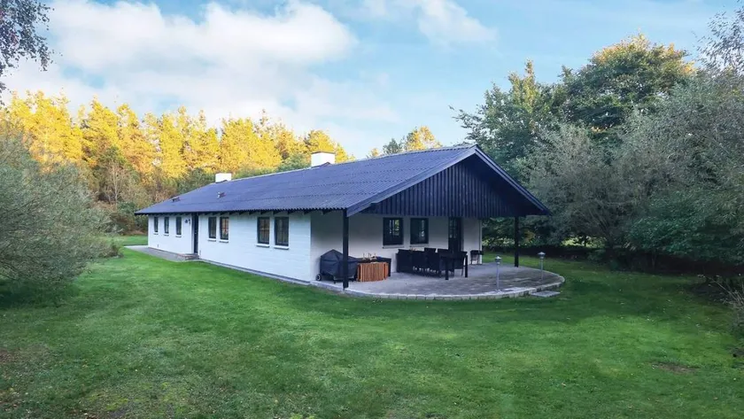 House with sauna, hot tub & terrace | Pets are welcome - Image 1