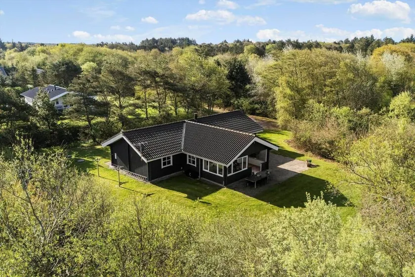 Fully equipped charming holiday home with sauna, barbeque & hot tub | Pets are welcome - Image 1