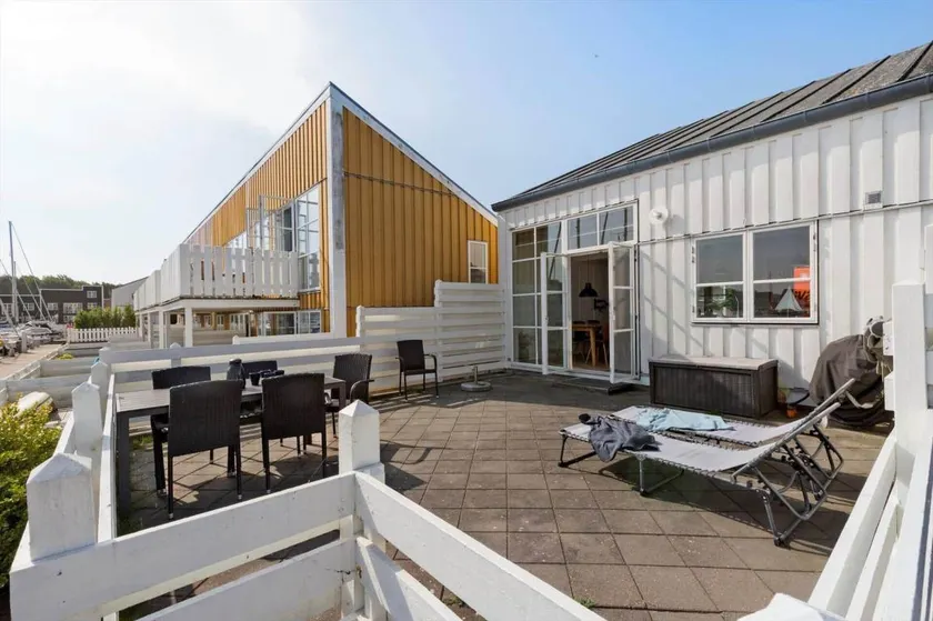 Lovely holiday home with pool & barbeque - Image 1
