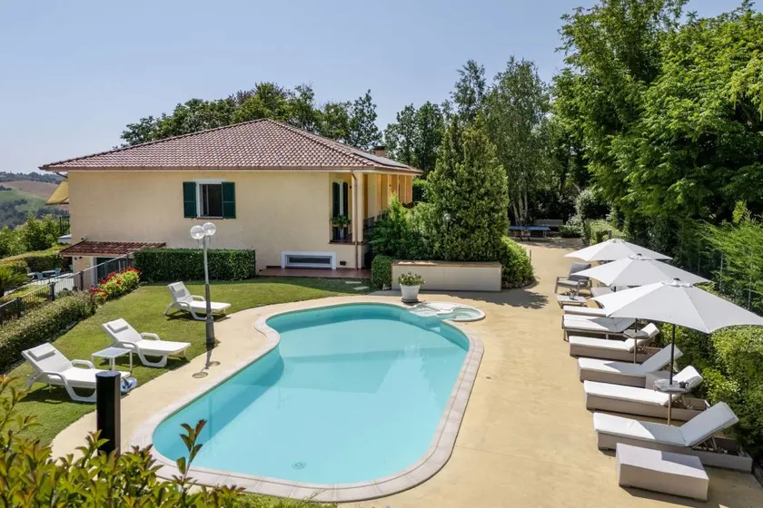 Villa with garden, private pool & barbecue - Image 1