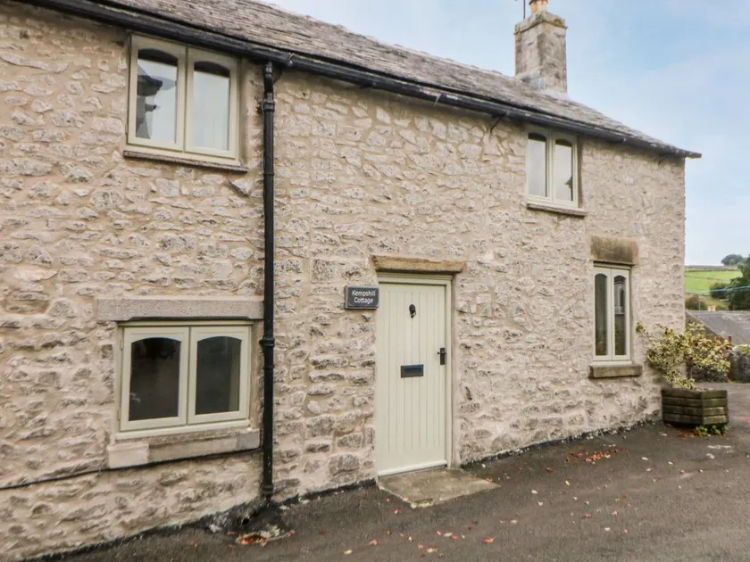 Child-friendly cottage with terrace - Image 1