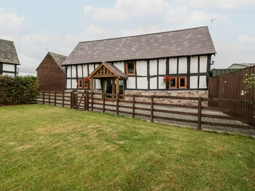 Cottage with garden - Image 1