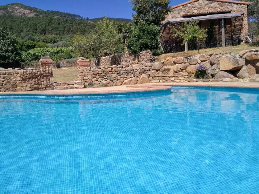 Designer stone cottage with pool in the mountains - Image 1