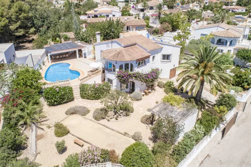 Fully equipped villa with private pool, garden & BBQ | Pets are welcome - Image 1