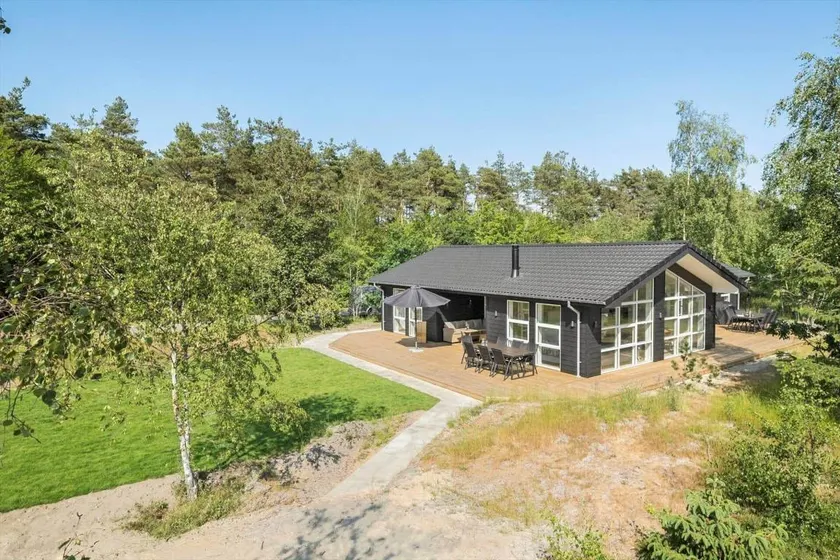 Holiday home with terrace, garden & BBQ - Image 1