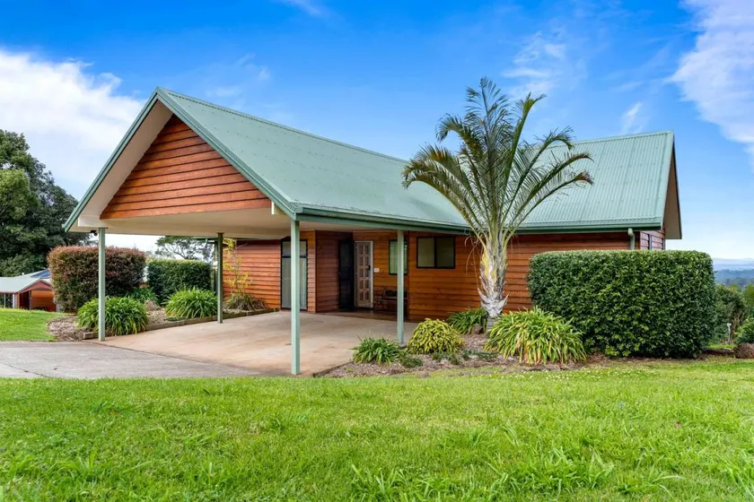 Romantic Chalet with Spa and Panoramic Views near Lake Cressbrook, Crows Nest QLD - Image 1