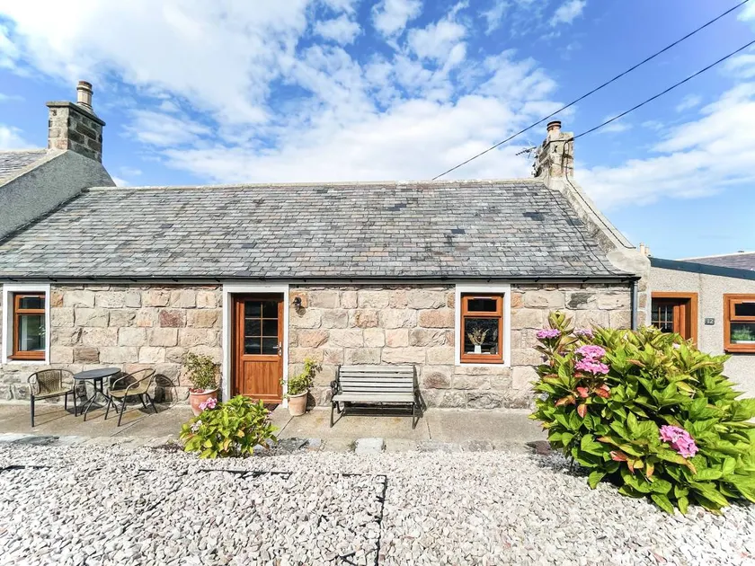 Cottage with garden | River view - Image 1