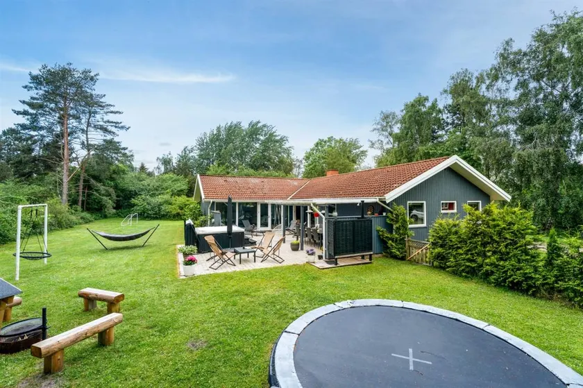 House with private pool, terrace & sauna - Image 1