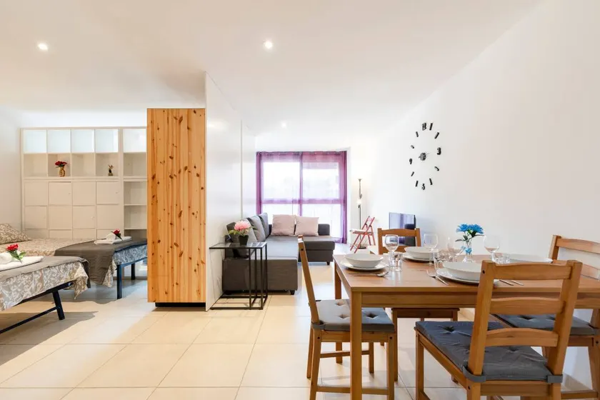 Studio Apartment 'In Sant Marti' with Wi-Fi and Air Conditioning - Image 1
