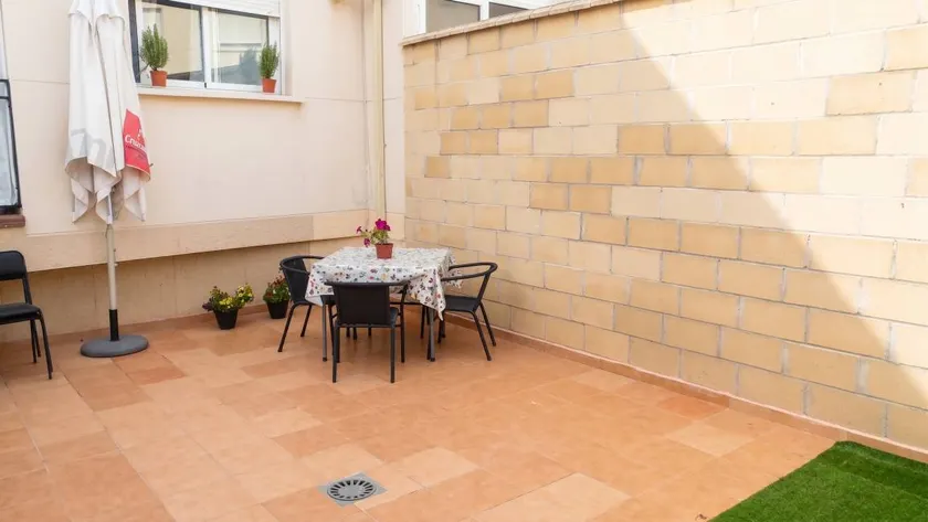 House with garden | Mountain view - Image 1