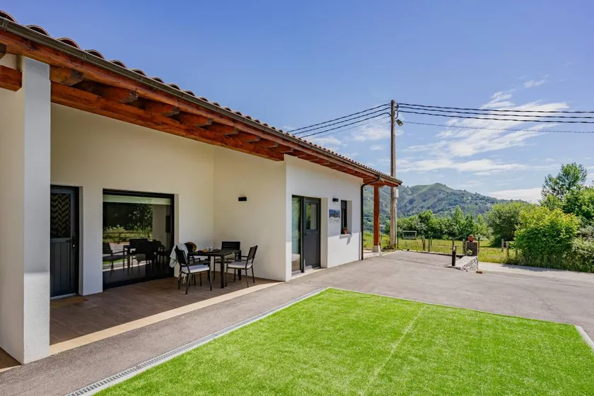 Appartamento con giardino, barbecue e terrazza | Vista sul giardino - Image 1