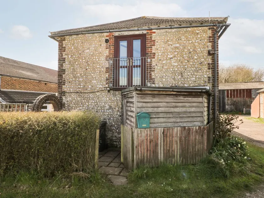 Family-friendly cottage with garden & barbecue | Pets allowed - Image 1