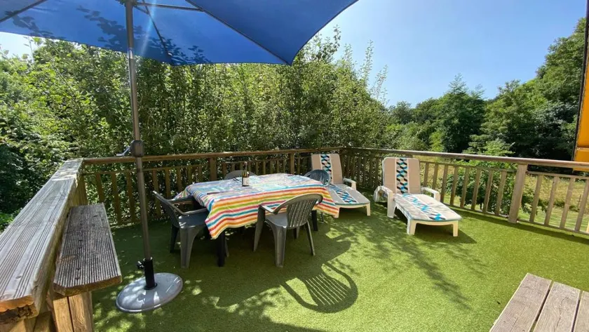 Pretty Flat With Roof Terrace And Large Garden - Image 1