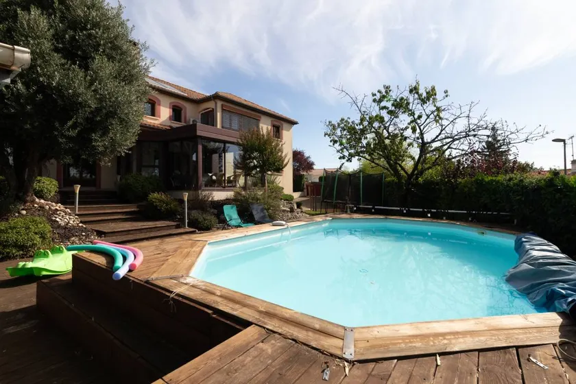 House with private pool, terrace & garden - Image 1