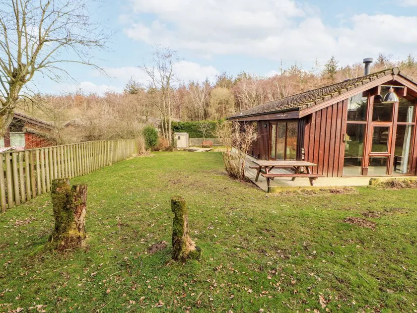 Cottage with garden - Image 1