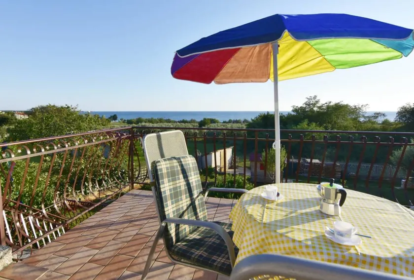 Charming holiday apartment with terrace & barbeque | Sea view | Next to the beach - Image 1