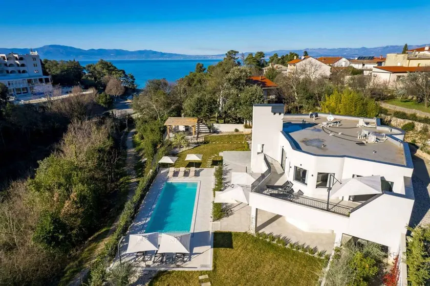 Fully equipped beautiful villa with sauna, jacuzzi & private pool | Beach nearby | Dogs allowed - Image 1