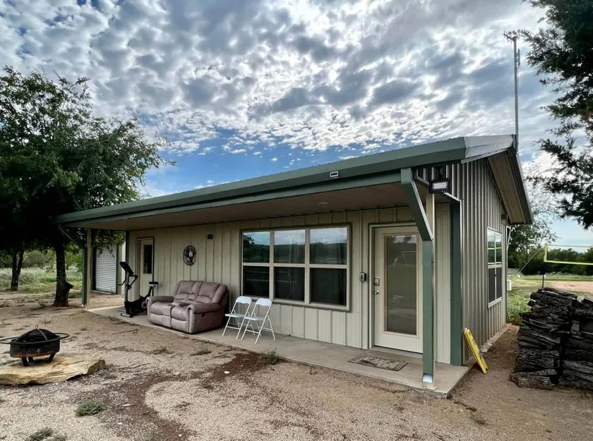 Jacksboro Glamping Destination with Sports Facilities in Texas - Image 1